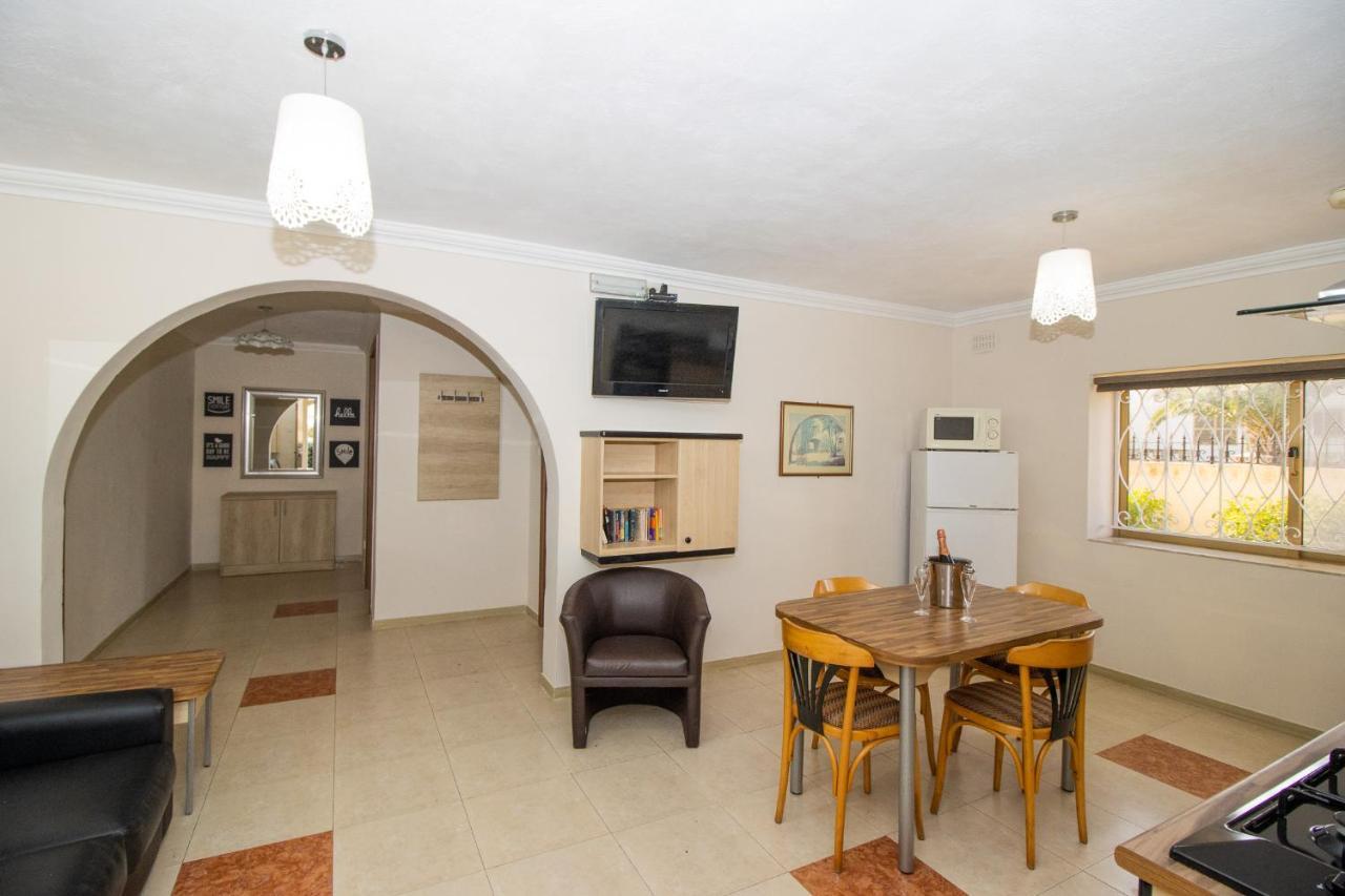 Tranquil Villa Apartments Units Mellieha Bagian luar foto