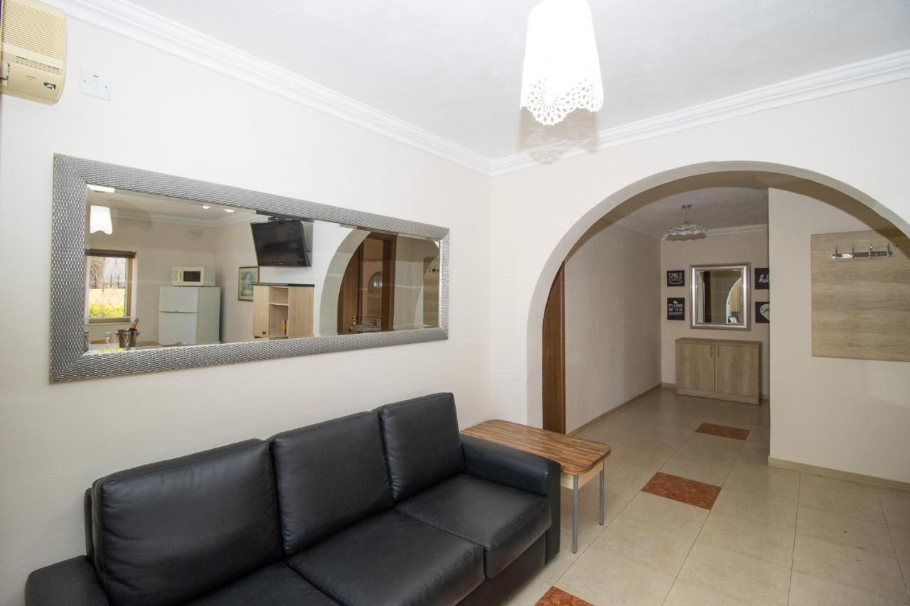 Tranquil Villa Apartments Units Mellieha Bagian luar foto